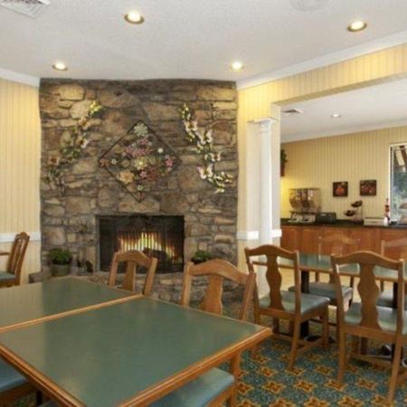 Comfort Inn River Ridge Ашвил Екстериор снимка